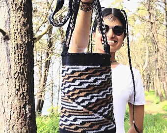 Handwoven Arhuaca bag | "Sacred Loom" | Backpack woven in organic native wool
