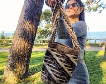 Handwoven wool ARHUACA bag in Colombia - PILGRIMS