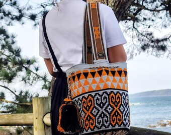 Large hand-woven Wayuu bag in Colombia