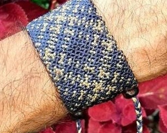 Wide reversible bracelet woven in macrame