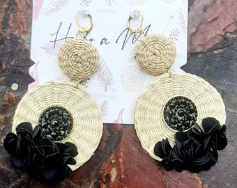 Handwoven IRACA palm earrings with GoldWash Cluster Back - Beige and black raffia - Natural vegetable fiber - Gift for her