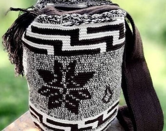 Wayuu handwoven bag in Colombia
