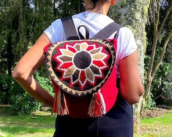Large Wayuu backpack with lid and self-closing