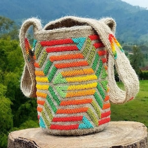 Medium Arhuaca Bag Woven in Wool with Colorful Beads, 100% Handwoven | &quot;Intertwined Thought&quot; |