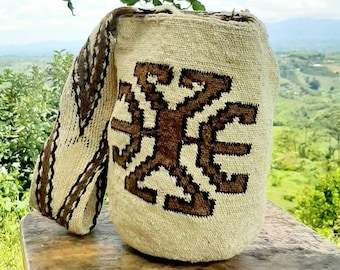 Bag ARHUACA - Beings of Creation - Hand-woven in natural sheep’s wool - Made to order