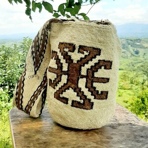Bolso ARHUACA - Seres de la Creación - Tejida a mano en lana de oveja natural - Hecha por encargo