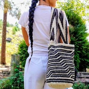Large Arhuaca Bag 100% Native Wool, Handwoven in Colombia | &quot;Threads of Life&quot; |