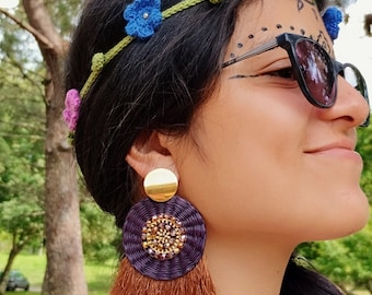 Handwoven earrings with natural palm fiber IRACA in black and brown tones - Details of natural raffia perfect for her