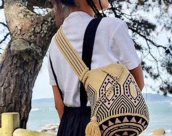 Wayuu single-strand handwoven bag in Colombia - Special gift