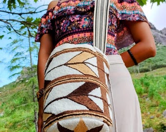 Wayuu shoulder bag woven with the technique of UPHOLSTERY