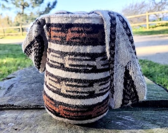 Handwoven Arhuaca bag | "The Power of Flight" | Backpack woven in organic native wool