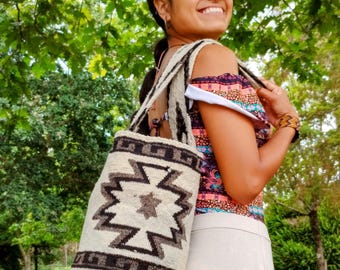 Arhuaca bag | "La Estrella Arhuaca" | Backpack woven in organic native wool