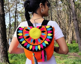Wayuu backpack with self-closing - Woven by indigenous women from Colombia