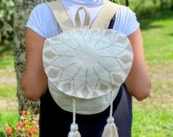 Wayuu backpack with large self-closing - Woven by indigenous women from Colombia