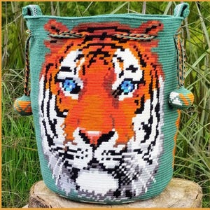 mochila wayuu tejida a mano en técnica de crochet  1 hebra por mujeres indígenas. Hechas con mucho amor en Colombia. Bolso bandolera, bolso étnico, regalo ideal para ella o para él. Regalo de lujo, tamaño: grande