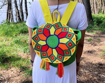 Wayuu self-closing backpack - Fabric in Colombia with adjustable handles