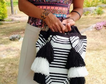Wayuu bag wovenart design with 2 handle styles - one hand and one long adjustable