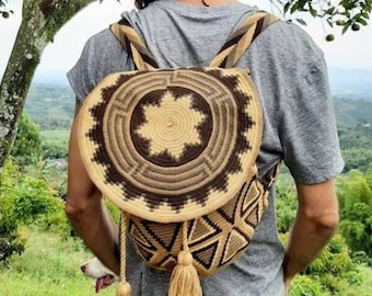 Wayuu backpack with safety closure lid and adjustable handles