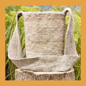 EXPERIENCIES - Stand out with your ARHUACA Bag - Woven Arhuaco backpack in beige unicolor wool - Luxury gift for her and for the