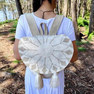 Mochila Wayuu con cierre automático - Tejido en Colombia con asas ajustables