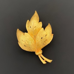 Broche feuille JJ vintage dorée : bijoux d&#39;automne