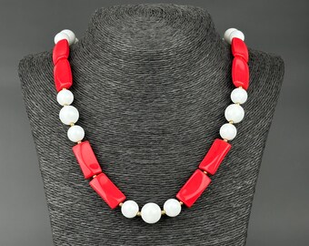 Vintage red and white plastic bead necklace 78 cm (30.7 in)