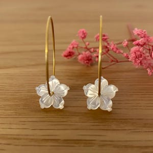 Mother-of-pearl tiare flower hoop earrings - stainless steel hoops - gift for women - gift for her - boho jewelry - chic jewelry