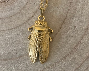 Gold-plated stainless steel cicada necklace - women&#39;s gift - Mother&#39;s Day gift - minimalist jewelry - insect necklace