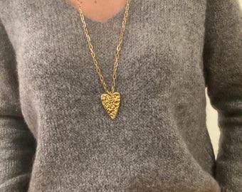 Rounded link necklace, long necklace with a heart pendant in hammered gold stainless steel - long necklace - women&#39;s gift - jewelry gift idea