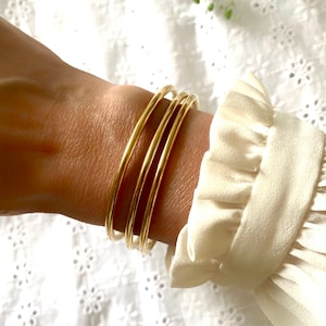 Fine gold bangle bracelets in gold-plated stainless steel sold individually or in sets - minimalist-gold-modern women&#39;s gift - 3 mm thick