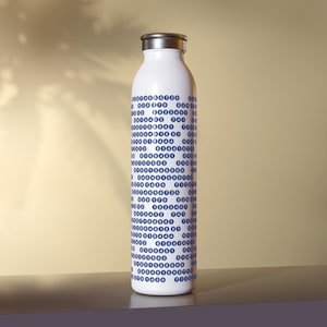 Manifieste sus objetivos de bienestar, autocuidado y salud con la botella deportiva delgada Grabovoi Affirmations. Manténgase hidratado y concentrado en su camino hacia el bienestar.