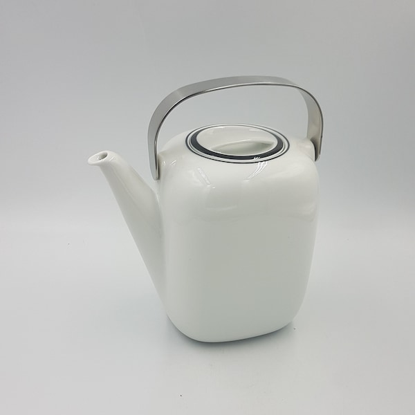 Rosenthal Studio-Linie Suomi Porcelain Tea/Coffeepot 1980s Designed by Timo Sarpaneva White with Black Band and Metal Handle, Vintage