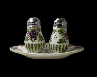 Boleslawiec Hand‑Painted Ceramic Salt and Pepper Shakers with Matching Floral Tray