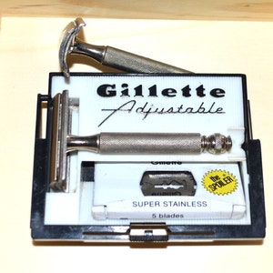 2 Vintage Gillette Razors B2 Safety Display/Storage Case Set Of Blades Mens Collectible Bath Decor