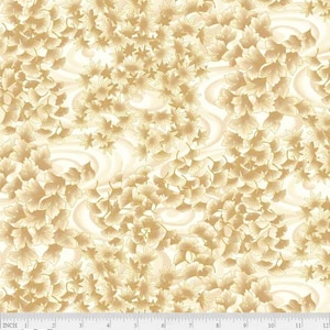 Peut inclure: Un tissu blanc avec un motif doré de feuilles et de volutes. Le tissu a un motif répétitif et convient pour la courtepointe, l'artisanat et les projets de décoration intérieure. Le tissu est étiqueté "TSUR 5260 E".