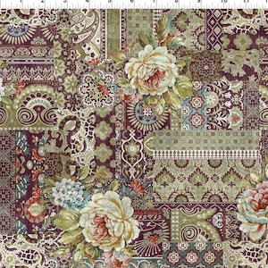 Può includere: Un design di tessuto patchwork con motivi floreali e paisley nei toni del bordeaux, verde oliva e crema. Grandi rose sono intervallate tra i motivi geometrici e floreali, creando un'estetica vintage e bohémien. Il tessuto ha un aspetto strutturato.