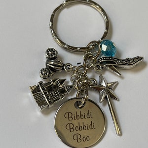 BIBBIDI BIBBIDI BOO Cinderella Schlüsselanhänger Taschenanhänger 5 Tibetsilberanhänger Tolles Geschenk im Geschenkbeutel