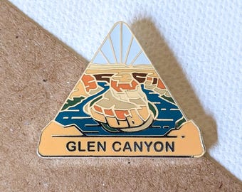 Glen Canyon - Horseshoe Bend Arizona Places Hard Enamel Pin - Accessories Gift for Outdoorsy and Nature Hiking Lovers