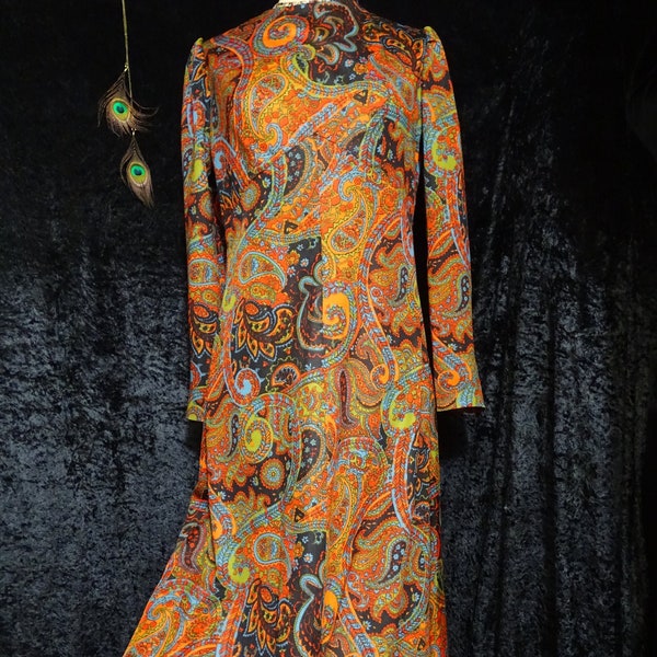 Robe vintage à fleurs, motifs Paisley, années 70.