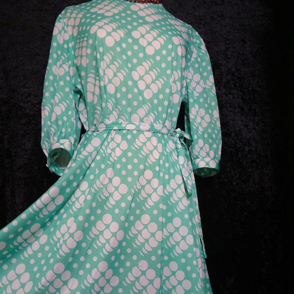 Robe vintage verte claire à pois blancs, années 70/80.