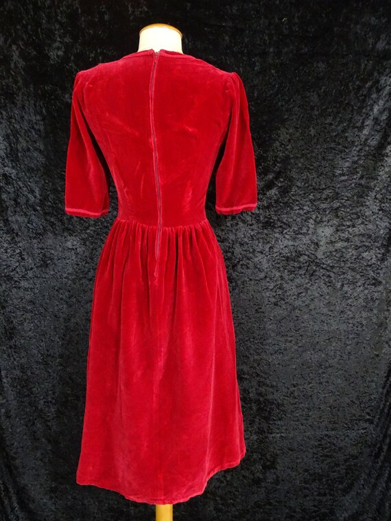Stunning vintage red velvet dress, 80s/90s, handm… - image 6