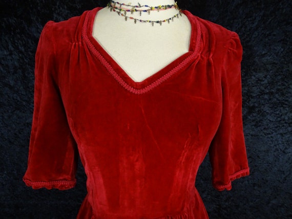 Stunning vintage red velvet dress, 80s/90s, handm… - image 3