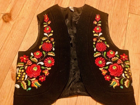 Magnificent Humgarian vest with hand-embroidered … - image 1