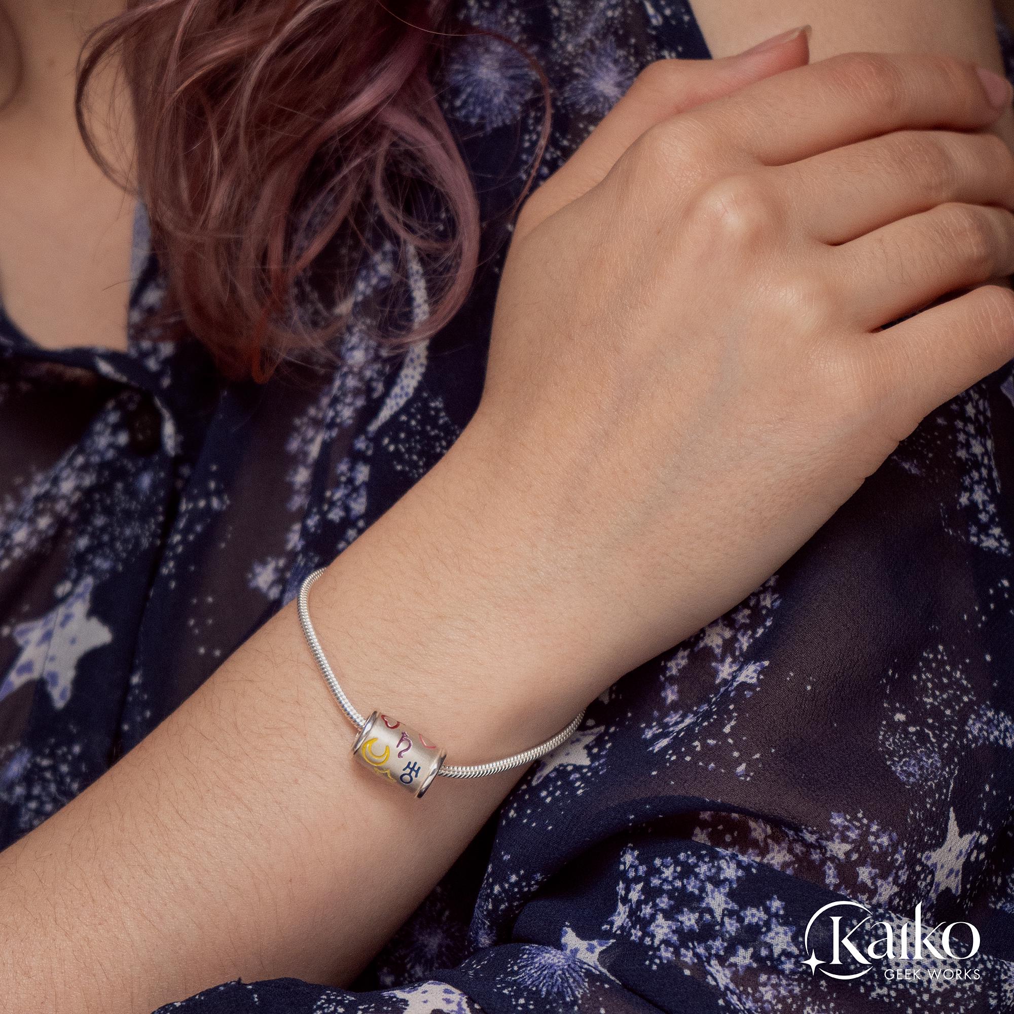 KAIKOのスターリングシルバーとエナメルで作られたカラーセーラー 