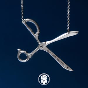 Naszyjnik z ostrzem nożycowym inspirowany anime KLK, srebro próby 925, autorstwa KAIKO