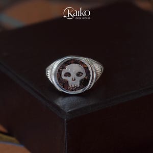 Anello con sigillo MTG Swamp Black Mana Pietra naturale ricostituita Argento Sterling 925 di KAIKO