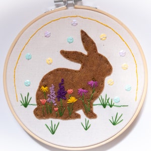 Garden Bunny Embroidery Kit/Bunny Sewing/Beginner Embroidery/Craft Kit/Kid Sewing Kit/Easter Craft/Felt Craft Kids/Adult Craft Kit/Rabbit