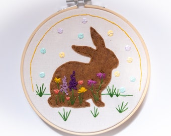 Garden Bunny Embroidery Kit/Bunny Sewing/Beginner Embroidery/Craft Kit/Kid Sewing Kit/Easter Craft/Felt Craft Kids/Adult Craft Kit/Rabbit