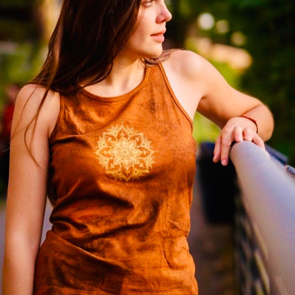 Orangenes Batik Tank-Top aus Baumwolle mit goldenem Mandala Muster