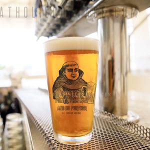 St. Thomas Aquinas Pint Glass, 16oz - Catholic Drinking Glass - Catholic Kitchen - Gifts in Latin - Catholic Men, Father Present